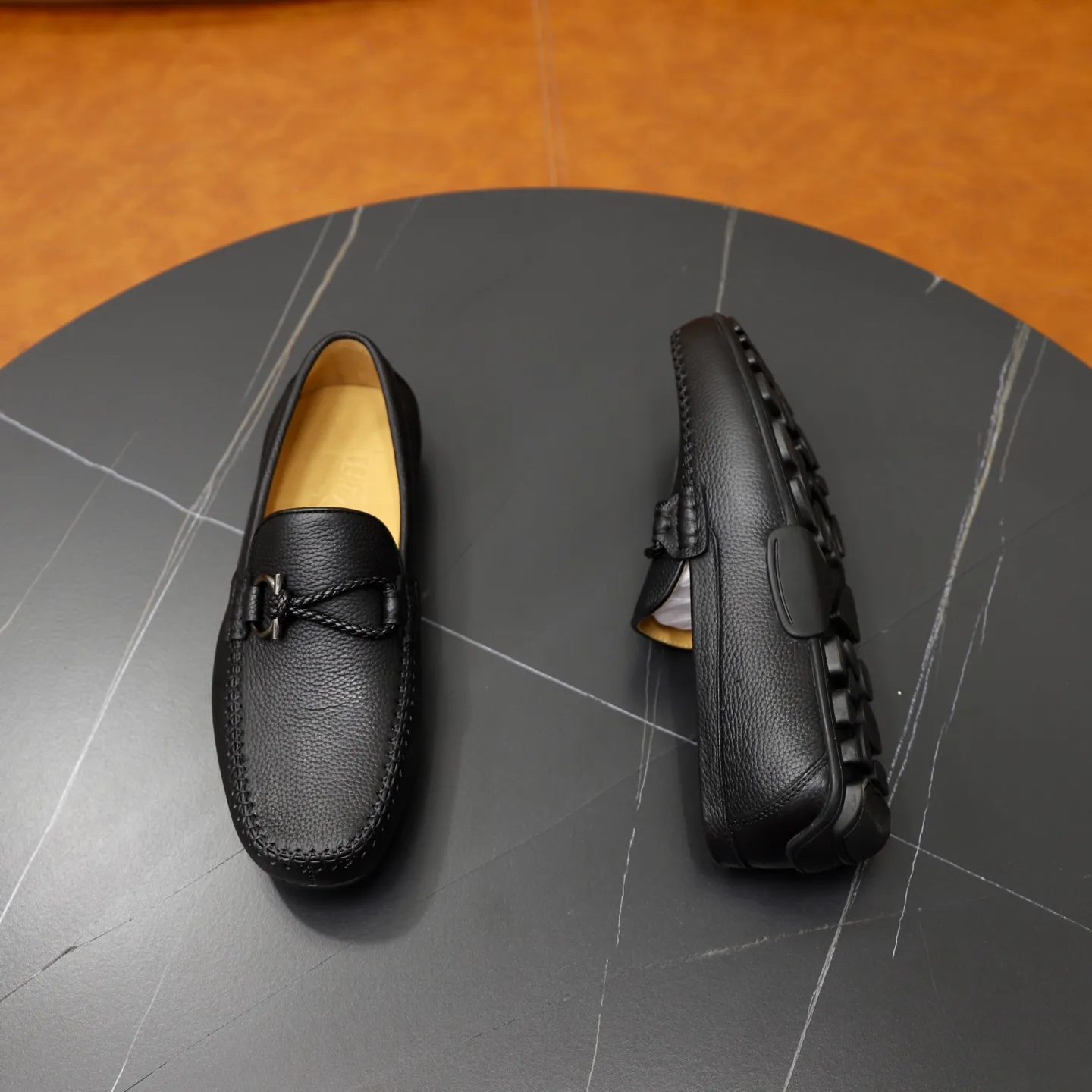 Men's shoes 💰480💰🙅‍♂️🙅‍♂️🙅‍♂️Niuli Brand: Ferragamo Standard code: Men's code 38/44 (45 customized) Grade: Same style as the official website Material: Original imported cowhide leather lining Original wear-resistant lightweight outsole Style category: Men's casual slip-on shoes Doudou shoes Noble luxury brand elements, top luxury color: actual picture color
